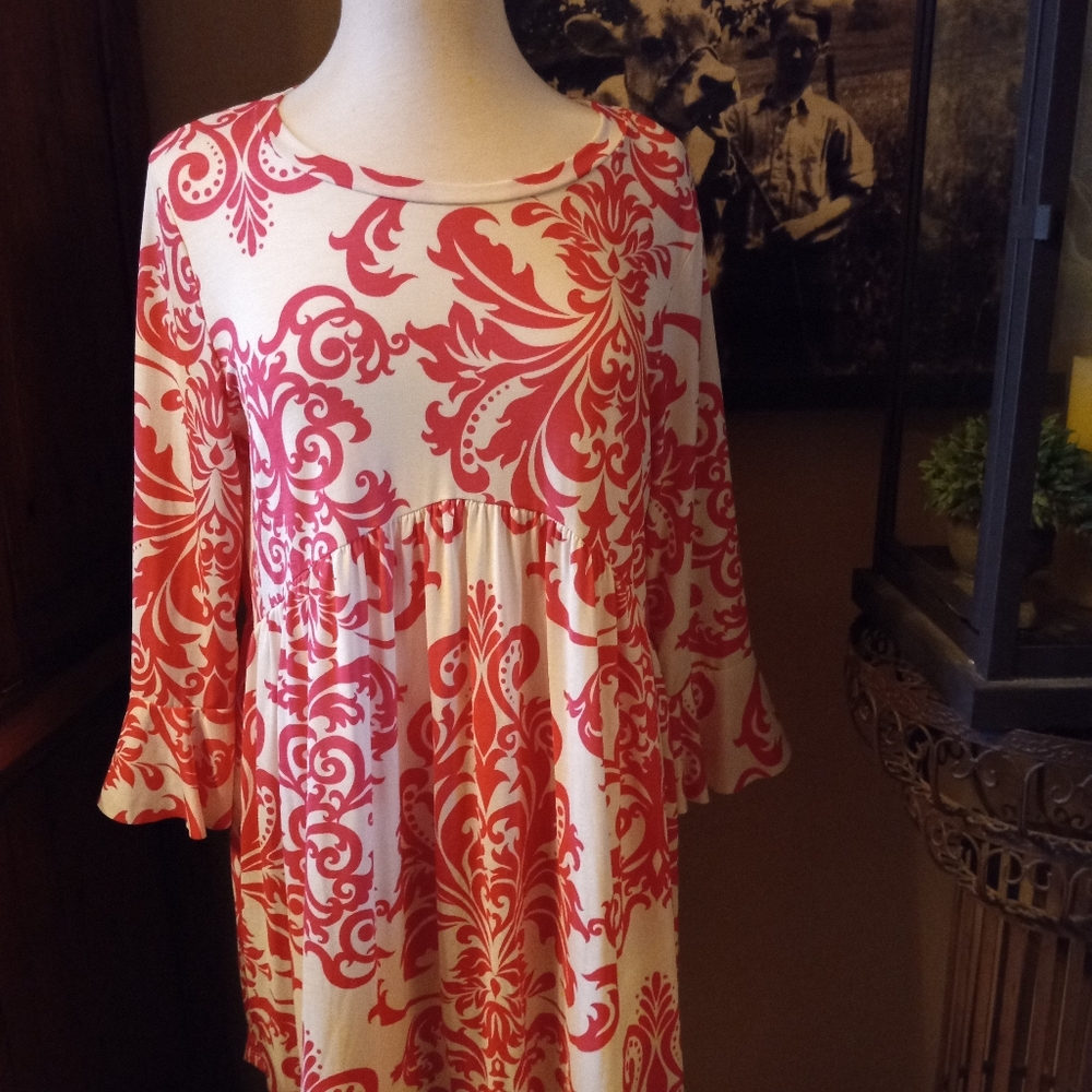 Boutique pink and white paisley tunic top. Women's xl.